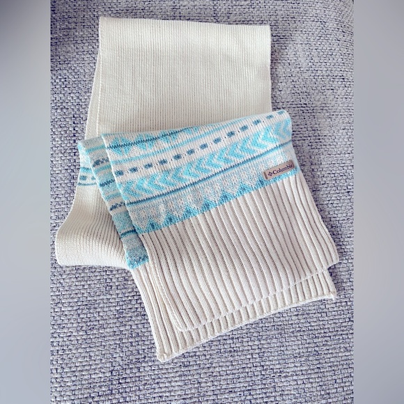 Columbia winter turquoise blue cream Pattern Scarf Approx 9x64” RN 69724 - Picture 1 of 5